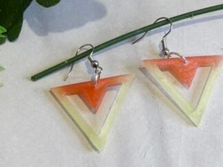 Pendientes artesanales Largos Triángulos Geométricos Naranja Y Crema