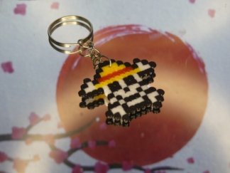 Llaveros calavera pirata marron artesanal hama beads resina