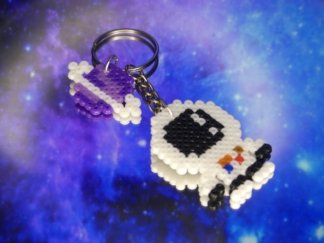 Llaveros astronauta blanco artesanal hama beads resina