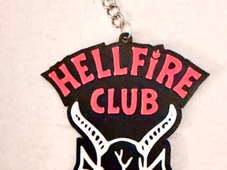 Llavero Emblema Hellfire Club Stranger Things Blanco y Negro