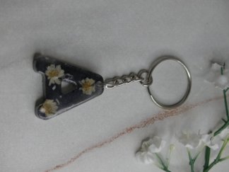 Llavero letra A floral azul marino