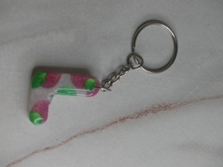 Llavero letra F transparente rosa y verde