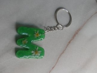 Llavero letra M verde floral