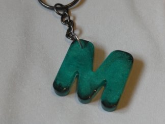 Llavero letra M verde esmeralda